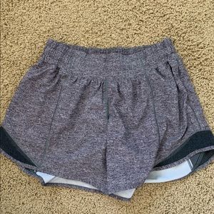 Lululemon Hotty Hot Low Rise Short 4” Size 4